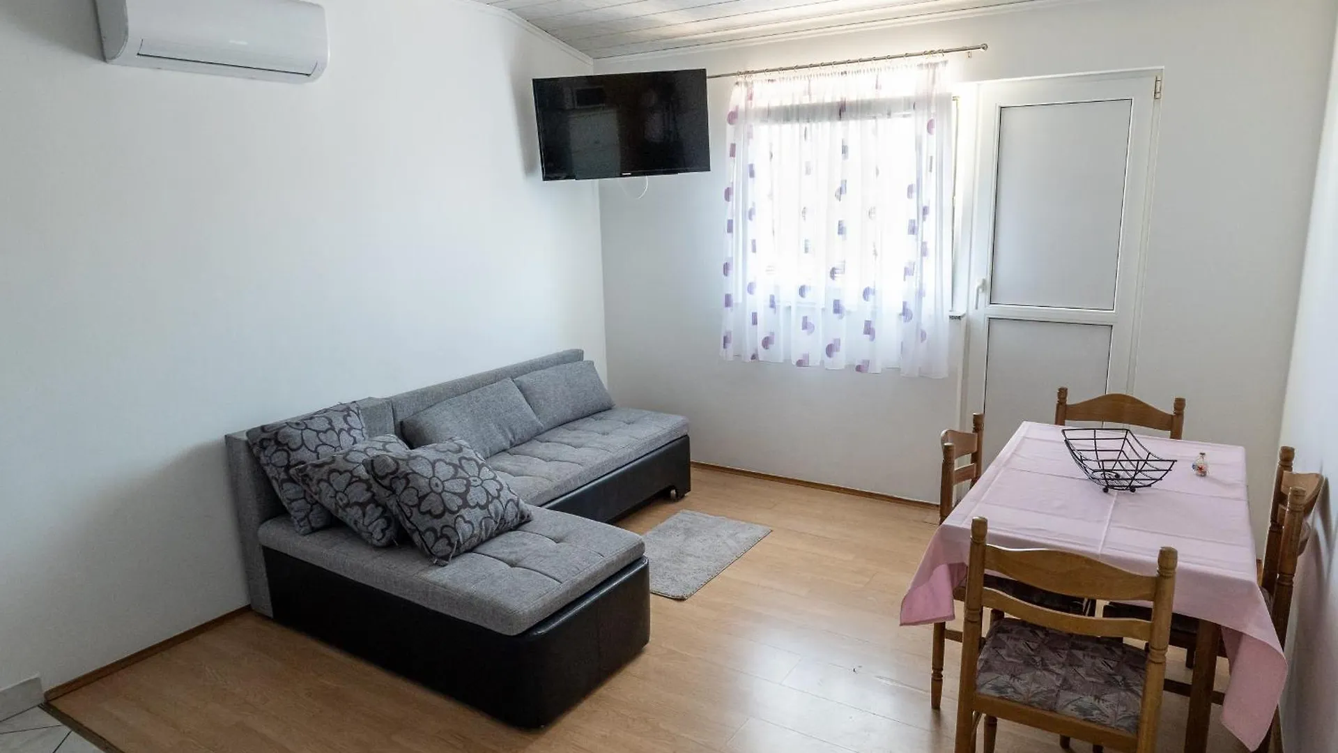 Bane Apartmani Pag Pag Town Appartement